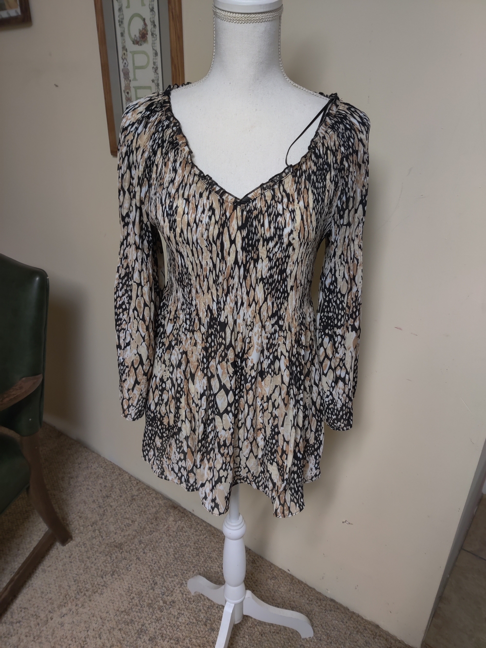 Ninety Co Clothing Womens Printed V-Neck Long Sleeve Tunic Top - Beige BlaMedium